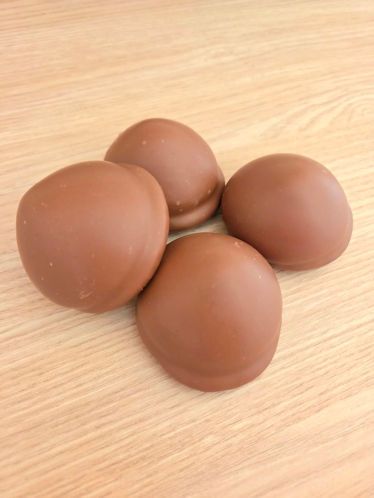 Ambachtelijke chocoladezoenen (4stuks) Callebaut chocolade