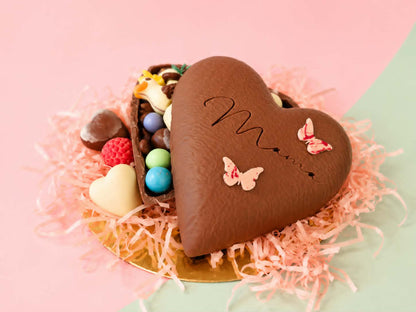 Luxe chocoladehart Moederdag gevuld met pralines en choco choops