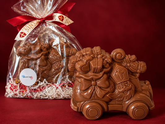 Pakjes Sint in auto 12 cm -  Ambachtelijk/Callebaut